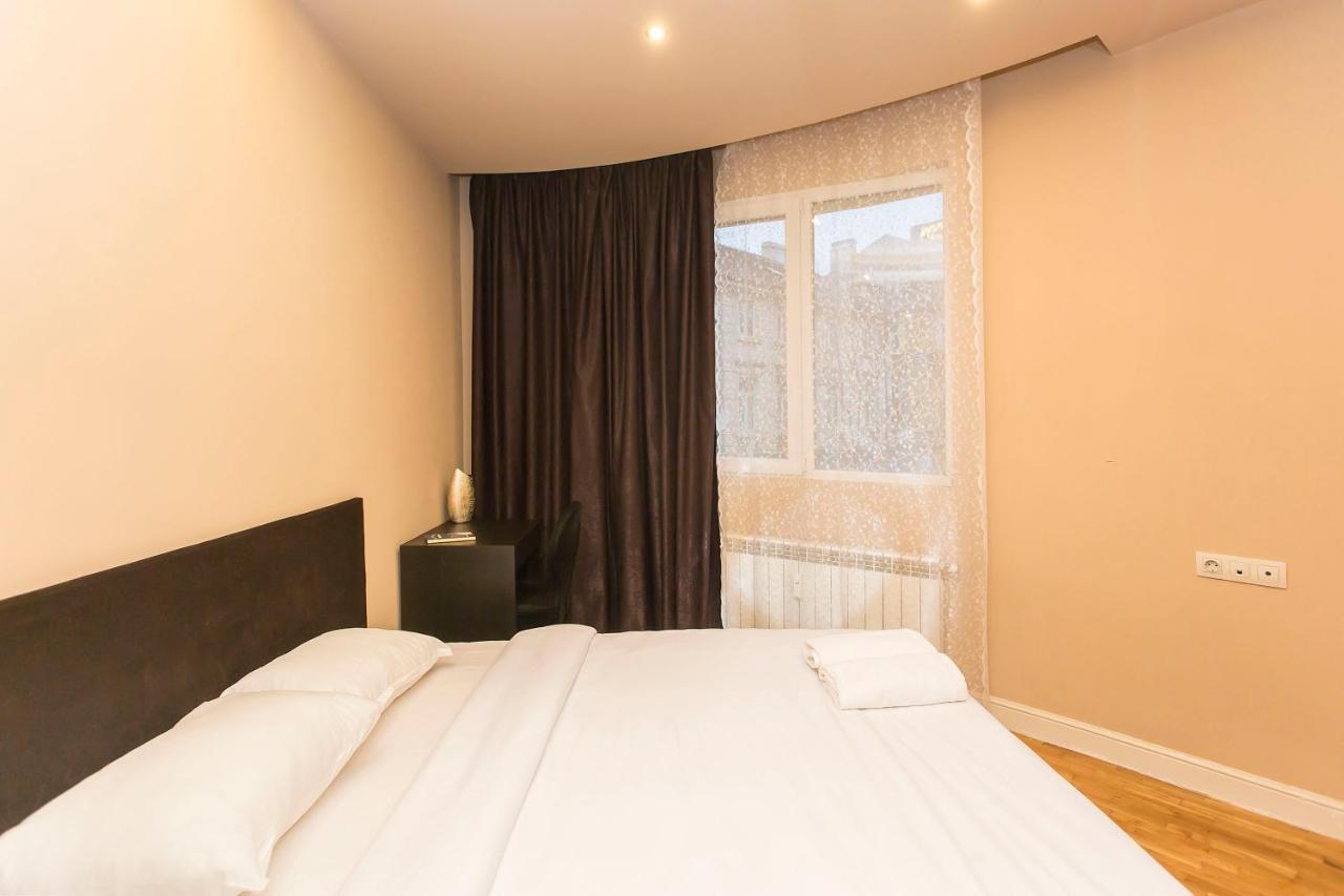 Elegant 2Bdr Apartment With A Balcony София Экстерьер фото